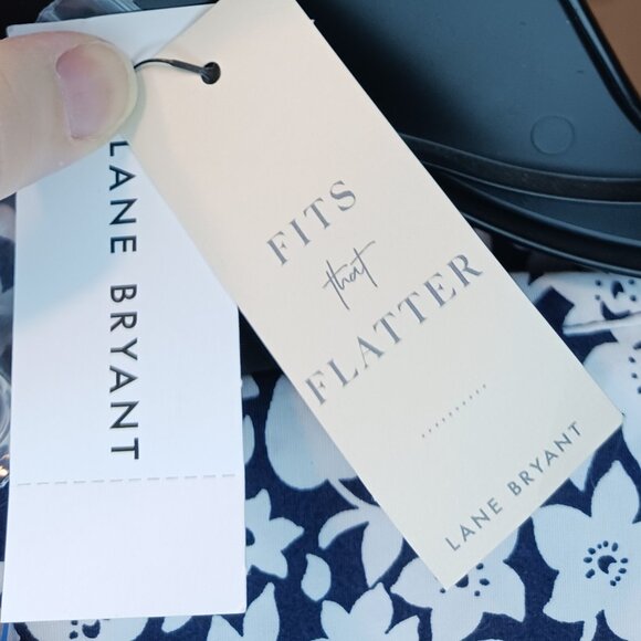 #173 3/$18 - NWT Lane Bryant Blue/White Short Sleeve Top Size 18 - Picture 5 of 8